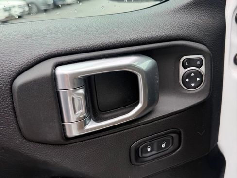 Used 2021 Jeep Wrangler Unlimited Sahara AWD/4WD image 12