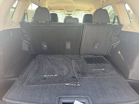 Used 2025 Nissan Rogue SV image 34