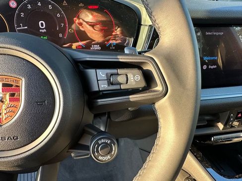 Used 2026 Porsche Cayenne S image 22