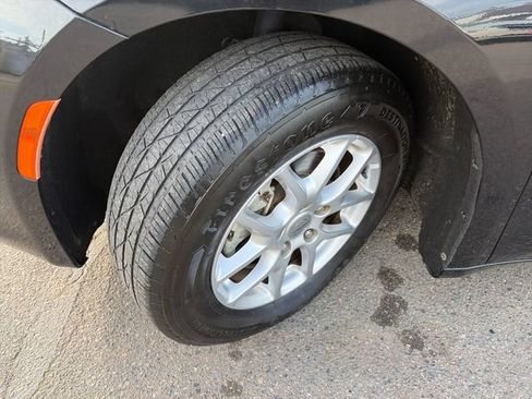 Used 2022 Chrysler Voyager LX FWD image 17