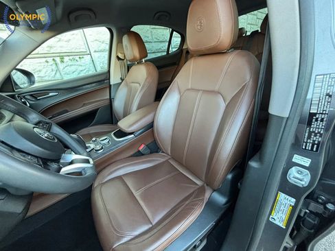 Used 2020 Alfa Romeo Stelvio image 37