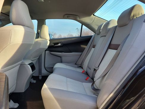 Used 2013 Toyota Camry LE image 9