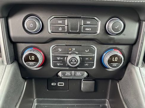 Used 2022 Chevrolet Suburban LS AWD/4WD image 23