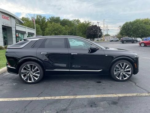 Used 2026 Cadillac Lyriq Signature Luxury RWD image 11