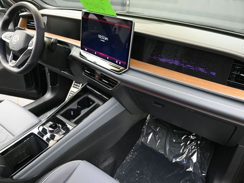 New 2026 Volkswagen Tiguan SEL R-Line image 13