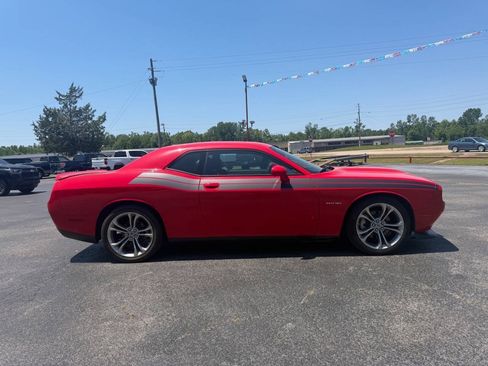 Used 2022 Dodge Challenger R/T RWD image 8