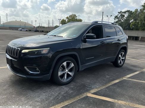 Used 2019 Jeep Cherokee Limited w/ Technology Group FWD image 4