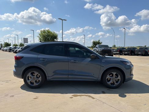 Used 2024 Ford Escape ST-Line w/ Tech Pack #1 FWD image 6