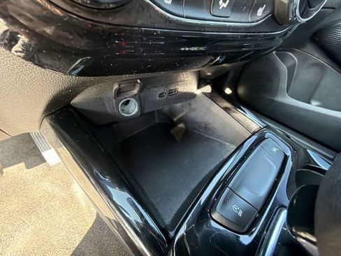 Used 2024 Chevrolet Trax RS FWD image 28