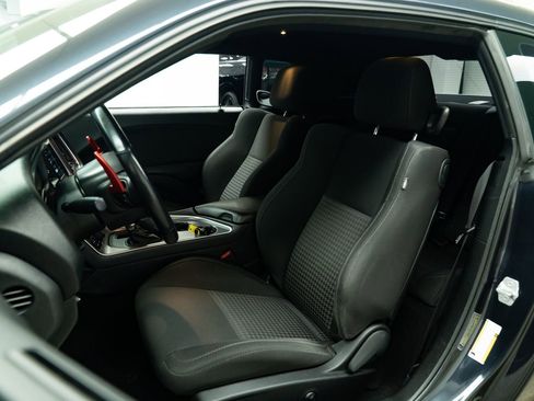 Used 2019 Dodge Challenger R/T w/ Driver Convenience Group image 18