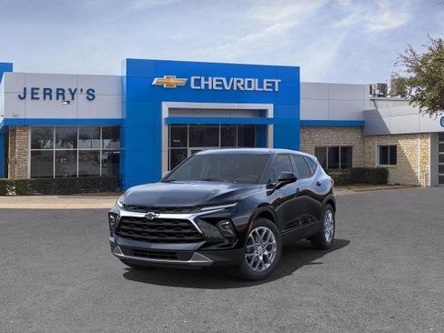 New 2025 Chevrolet Blazer LT w/ LPO, Black Grille Bar Package image 32