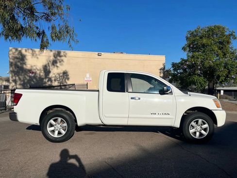 Used 2005 Nissan Titan SE image 4