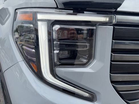 Used 2024 GMC Sierra 1500 AT4 w/ Technology Package AWD/4WD image 3