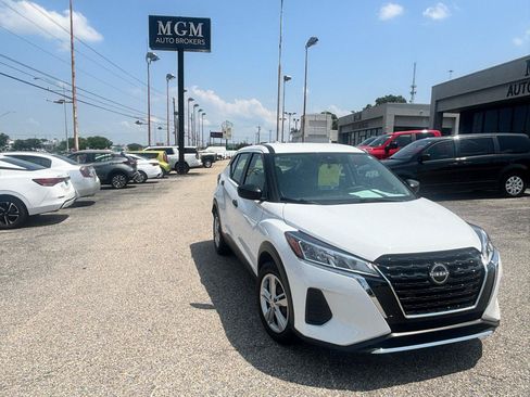 Used 2024 Nissan Kicks S FWD image 40