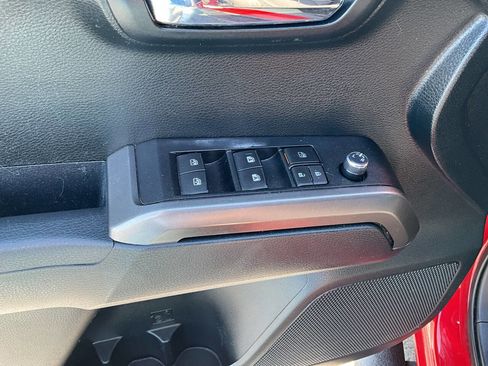 Used 2017 Toyota Tacoma TRD Off-Road image 30