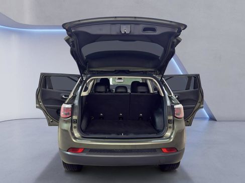 Used 2018 Jeep Compass Latitude w/ Popular Equipment Group image 12