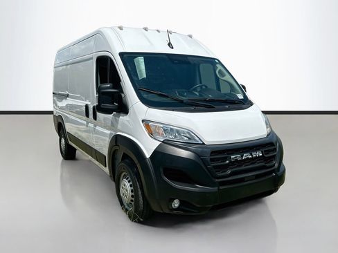Used 2025 RAM ProMaster 2500 w/ Convenience Group FWD image 3