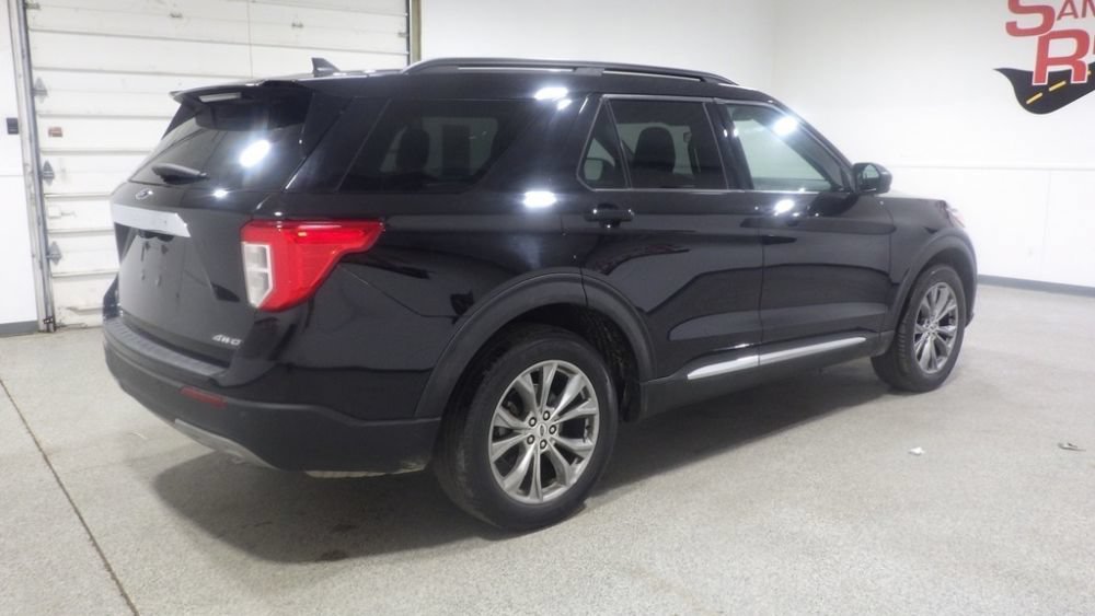 Used 2022 Ford Explorer XLT w/ Equipment Group 202A AWD/4WD image 4