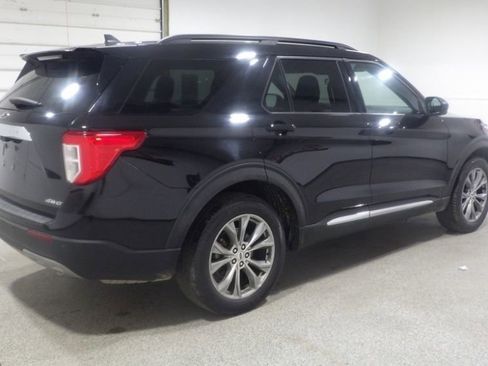 Used 2022 Ford Explorer XLT w/ Equipment Group 202A AWD/4WD image 4