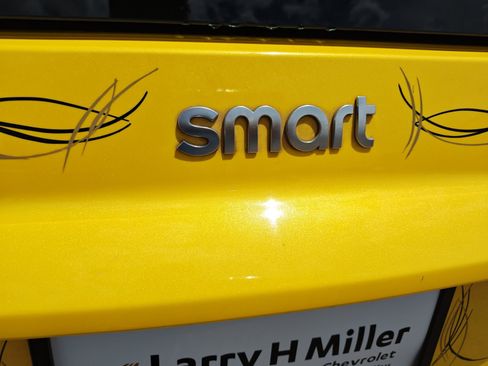 Used 2013 smart fortwo passion RWD image 16