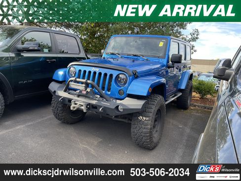Used 2014 Jeep Wrangler Unlimited Sahara w/ Connectivity Group AWD/4WD image 4