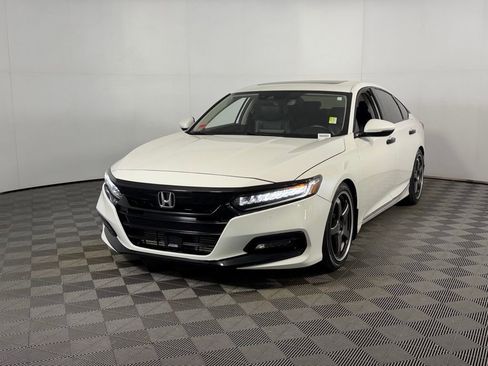 Used 2018 Honda Accord Touring image 3