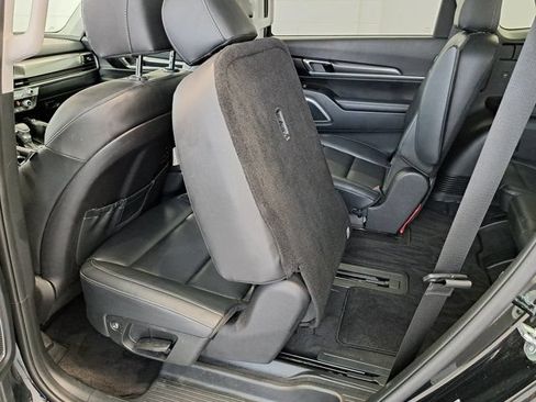 Used 2025 Kia Telluride S FWD image 29