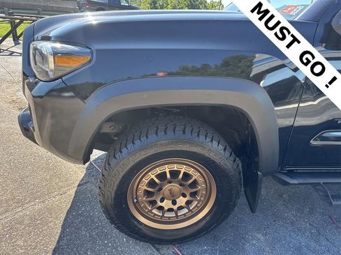 Used 2021 Toyota Tacoma TRD Off-Road image 9