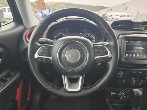 Used 2018 Jeep Renegade Trailhawk w/ Popular Equipment Group AWD/4WD image 11