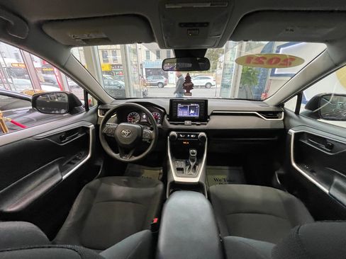 Used 2021 Toyota RAV4 LE AWD/4WD image 21