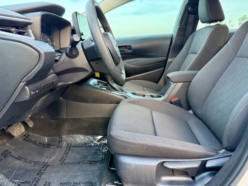 Used 2025 Toyota Corolla LE image 9