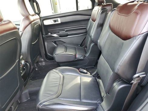 Used 2020 Ford Explorer Platinum w/ Premium Technology Package image 31