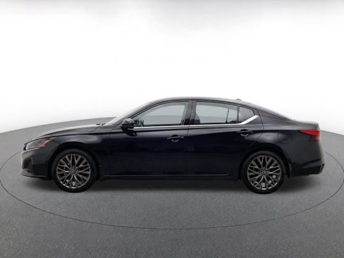 Used 2025 Nissan Altima 2.5 SV FWD image 5
