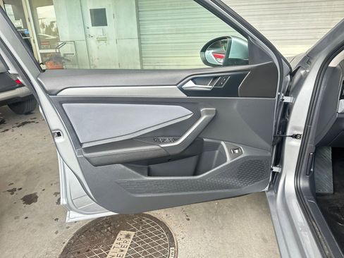 Used 2025 Volkswagen Jetta SE image 20