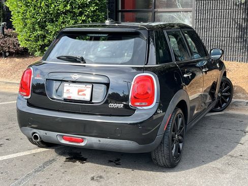 Used 2021 MINI Cooper 4-Door Hardtop image 12