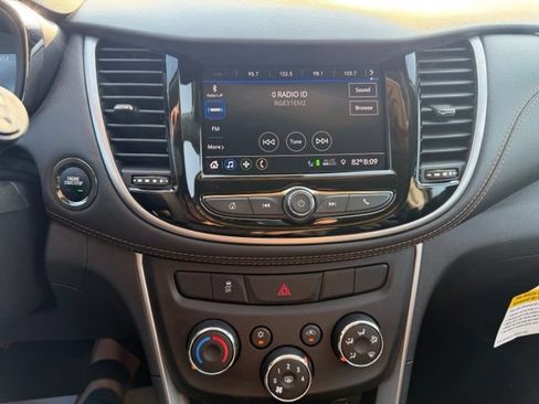 Used 2022 Chevrolet Trax LT w/ LT Convenience Package FWD image 15