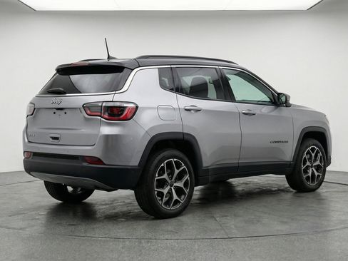 Used 2025 Jeep Compass Limited image 9