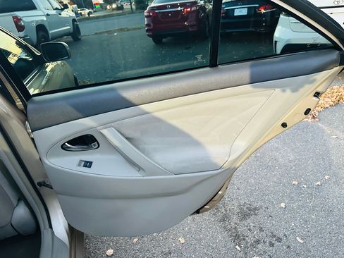 Used 2011 Toyota Camry LE w/ LE Extra-Value Pkg image 19