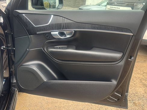 Used 2020 Volvo XC90 T6 Momentum w/ Protection Package Premier image 19