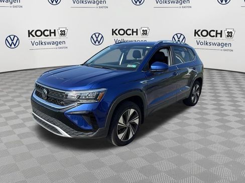 Used 2024 Volkswagen Taos SE w/ Panoramic Sunroof Package AWD/4WD image 3