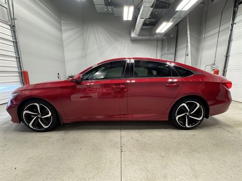 Used 2018 Honda Accord Sport image 4
