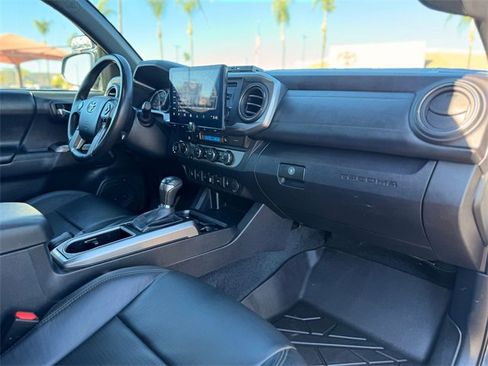 Used 2022 Toyota Tacoma Limited image 21