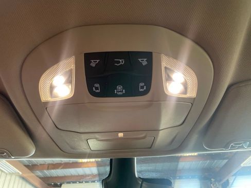 Used 2024 Chrysler Pacifica Touring-L FWD image 23