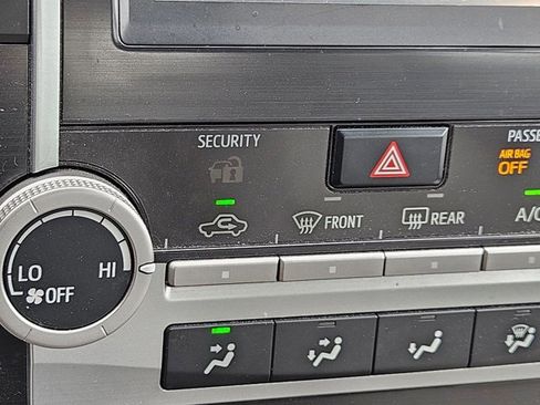 Used 2014 Toyota Camry LE FWD image 13