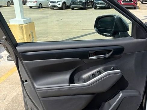 Used 2026 Toyota Highlander XLE AWD/4WD image 31