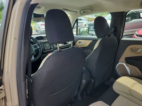 Used 2016 Jeep Renegade Latitude FWD image 12