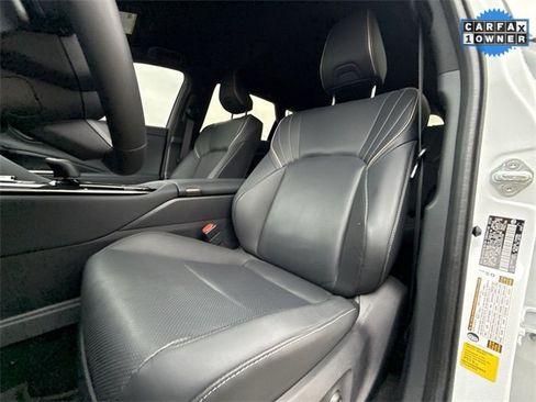 Used 2025 Toyota Crown Signia image 11