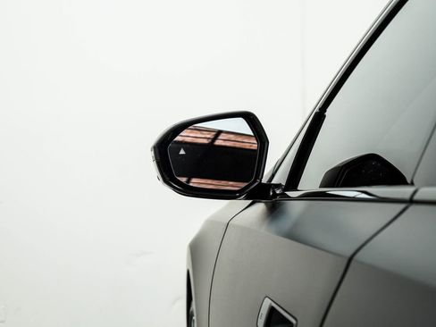 Used 2023 BMW i7 xDrive60 AWD/4WD image 13