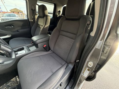 Used 2023 Nissan Frontier SV image 17