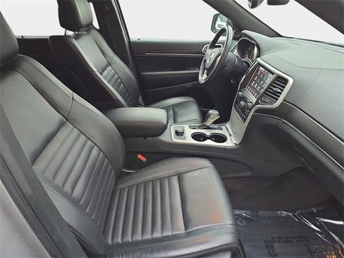 Used 2018 Jeep Grand Cherokee Limited image 12